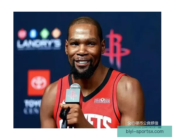 火箭众将庆祝胜利朝杜兰特泼水 乌度卡将比赛用球赠送阿杜